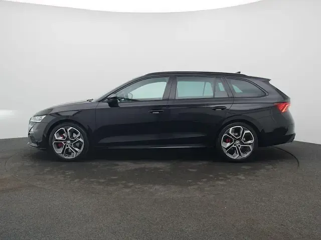 Gebraucht Skoda Octavia RS 245 PS (180 kW) 2023 Schwarzmagic perleffekt Kombi