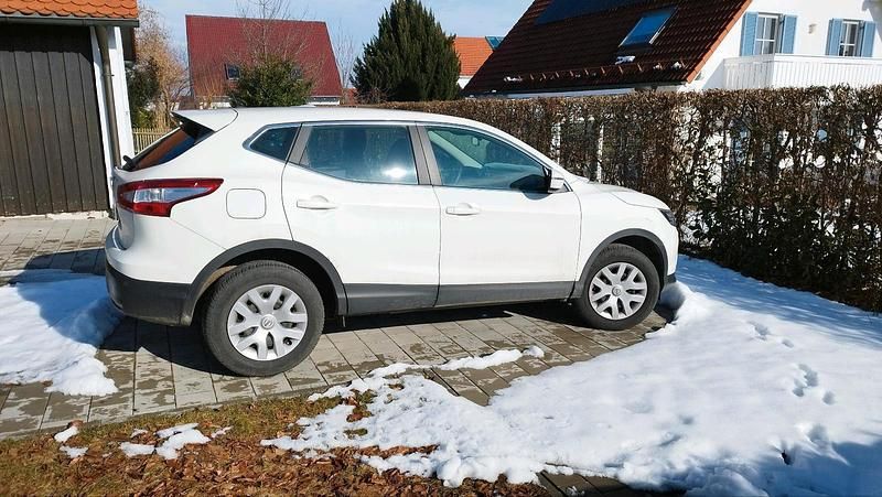 Gebraucht Nissan Qashqai 116 PS (85 kW) 2016 Weiß SUV