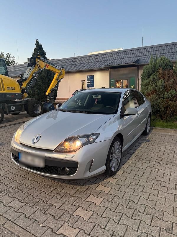 Silber Gebraucht 2010 Renault Laguna III Limousine | 4.200 € (Etwas zu teuer) - Bild 1/4