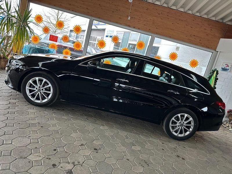 Gebraucht Mercedes CLA200 Shooting Brake 150 PS (110 kW) 2020 Schwarz Kombi