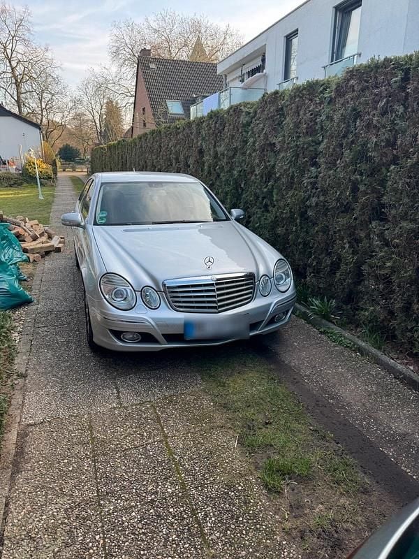 Gebraucht Mercedes E220 2007 Silber Limousine