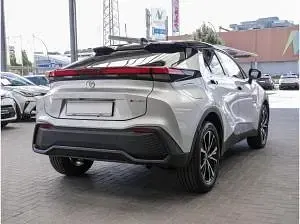 Neu Toyota C-HR 223 PS (164 kW) 2025 Silber (silber metallic) SUV