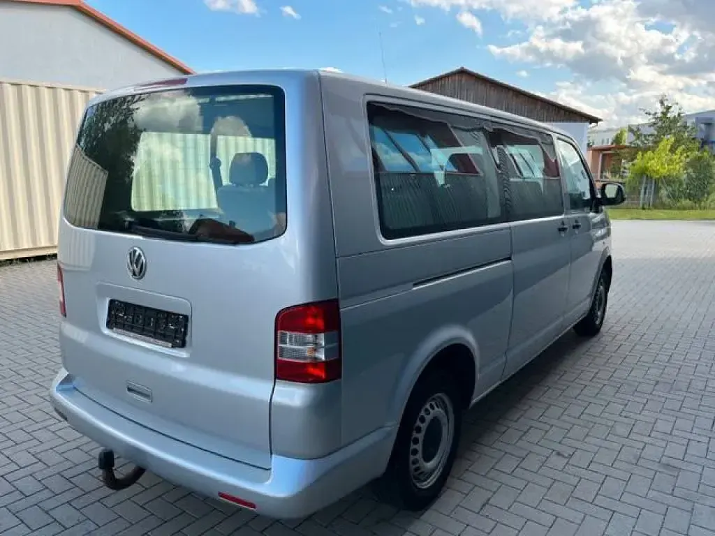 Gebraucht VW Caravelle 102 PS (75 kW) 2011 Reflexsilber metallic (metallic) Van