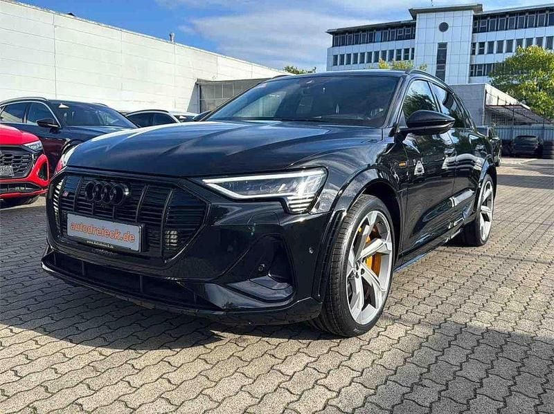 Mythosschwarz metallic Gebraucht 2022 Audi e-tron Sport SUV | 45.950 € (Fairer Preis) - Bild 1/2