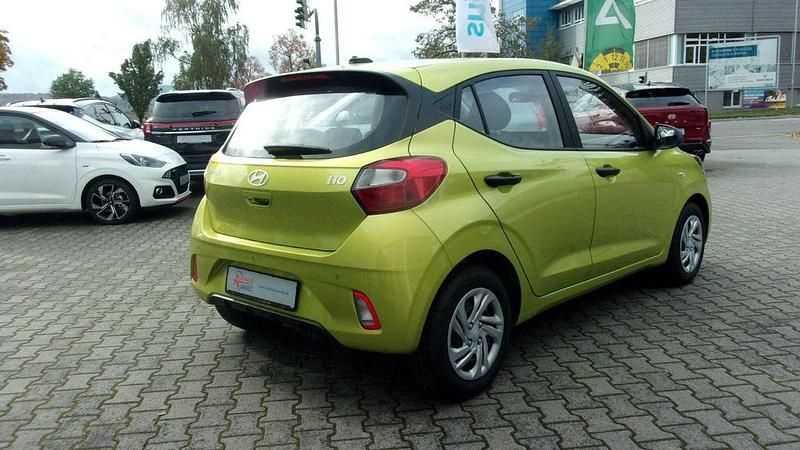 Neu Hyundai i10 Comfort 63 PS (46 kW) 2025 Gelb Kleinwagen