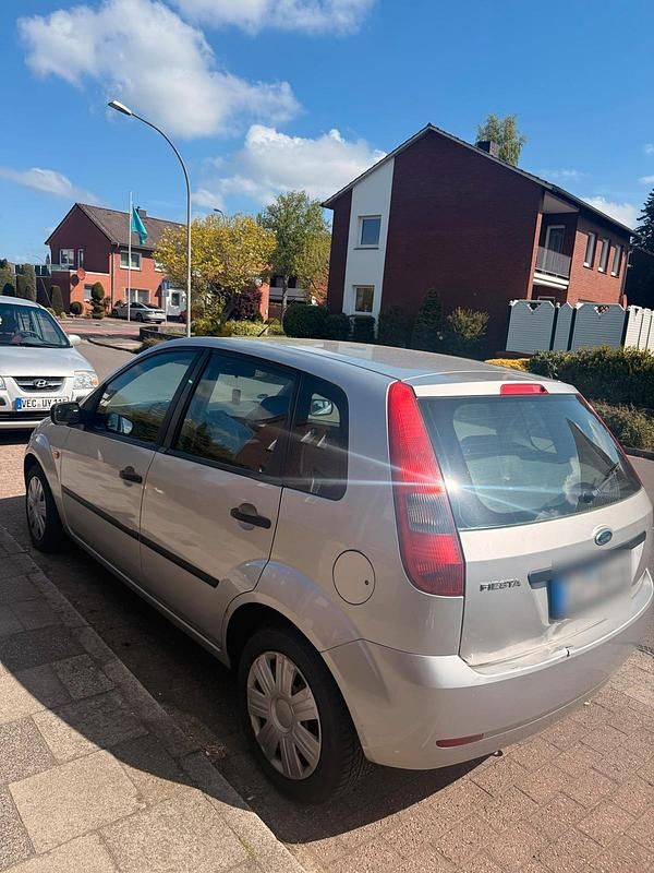 Brugt Ford Fiesta 75 HK (55 kW) 2003 Grå Hatchback