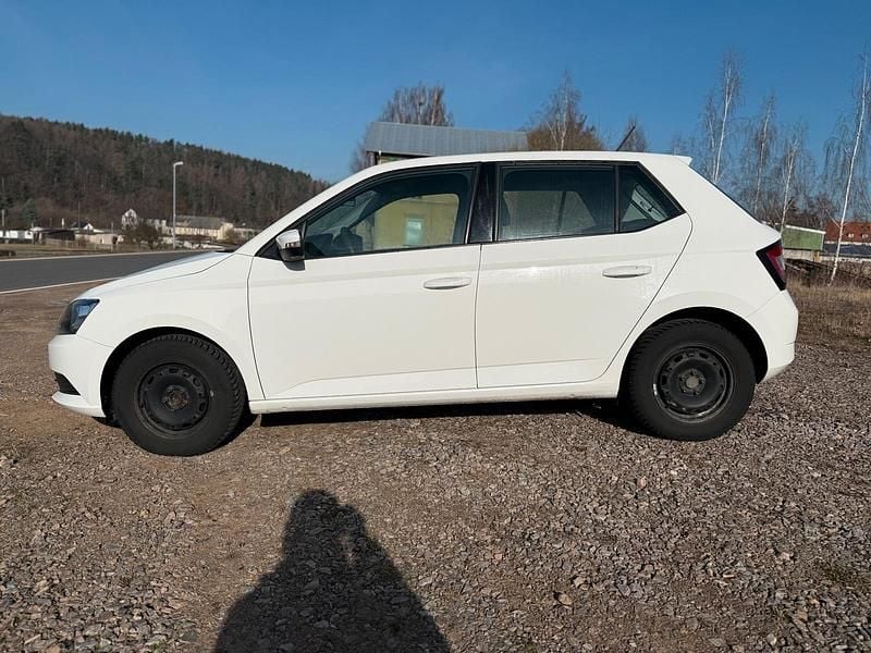 Gebraucht Skoda Fabia Active 60 PS (44 kW) 2017 Weiß Kleinwagen