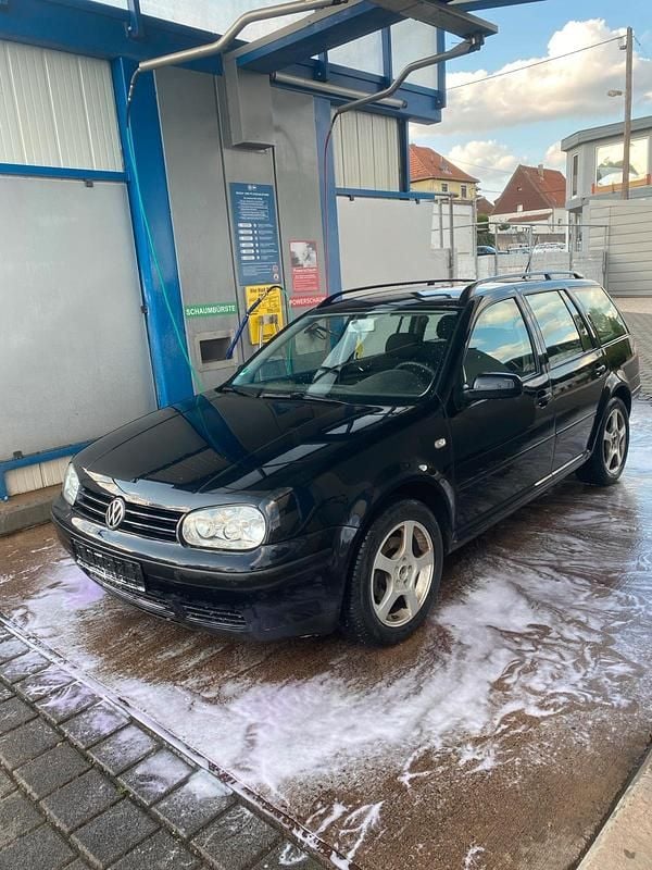 Schwarz Gebraucht 2002 VW Golf IV Kombi | 2.000 € (Etwas zu teuer) - Bild 1/4