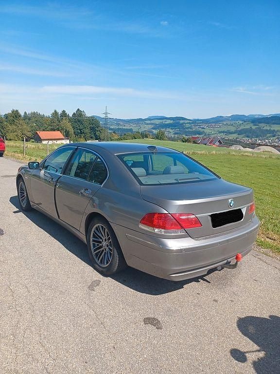 Grau Gebraucht 2006 BMW 740 Sport Line Limousine | 6.698 € (Guter Preis) - Bild 1/4