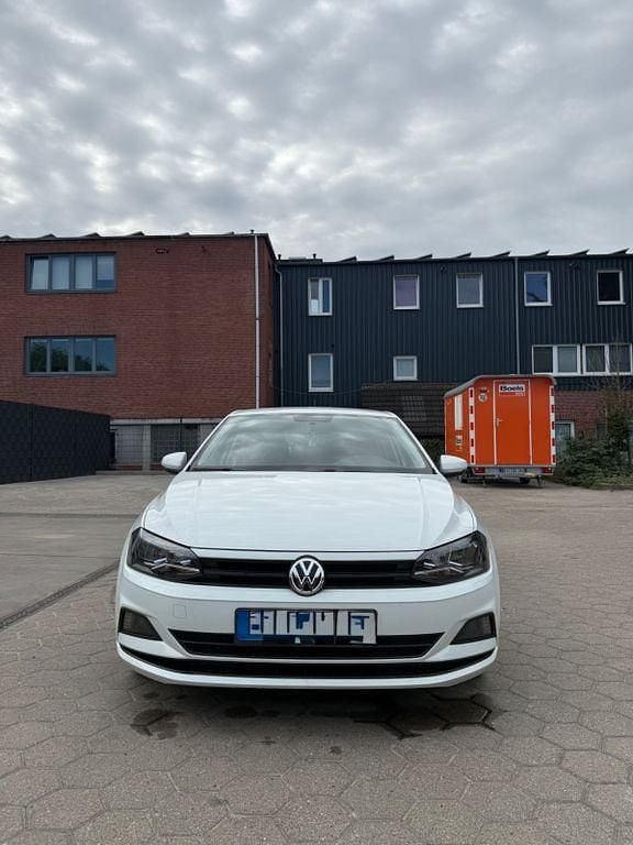 Weiß Gebraucht 2018 VW Polo Limousine | 10.000 € (Fairer Preis) - Bild 1/4