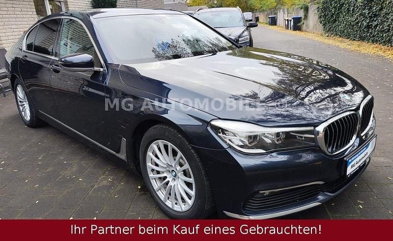 Gebraucht BMW 725 211 PS (155 kW) 2018 Blau Limousine