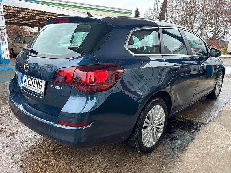 Gebraucht Opel Astra 140 PS (102 kW) 2011 Blau Kombi