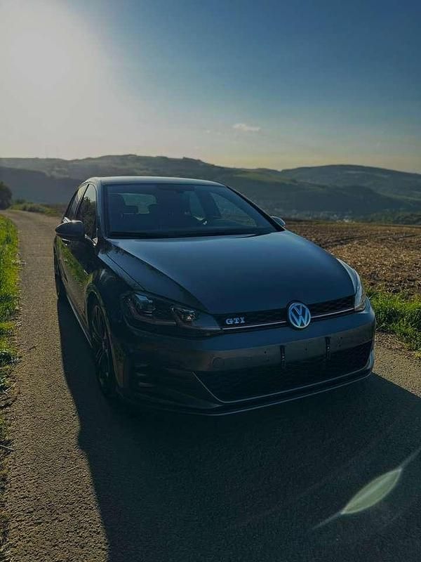 Grau Gebraucht 2018 VW Golf VII GTI Kleinwagen | 19.600 € (Guter Preis) - Bild 1/4