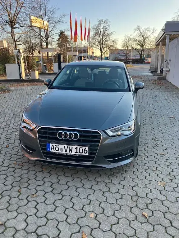 Gebraucht Audi A3 Ambiente 150 PS (110 kW) 2013 Grau Limousine