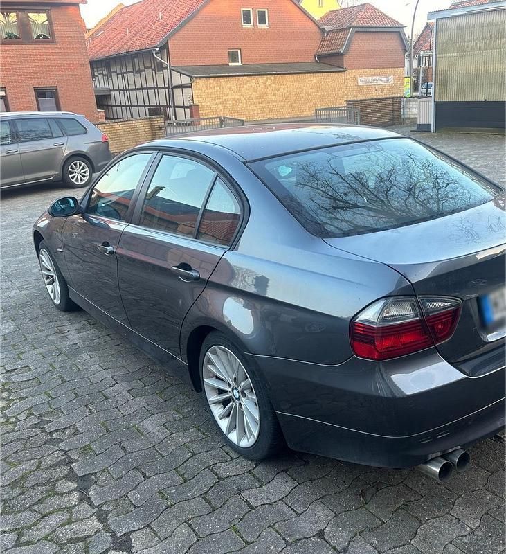 Gebraucht BMW 320 150 PS (110 kW) 2006 Grau Limousine