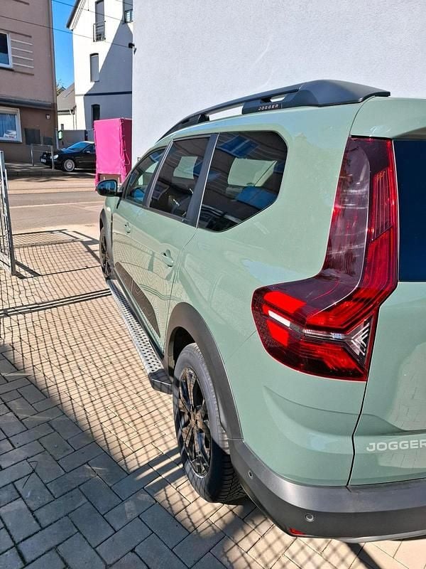Gebraucht Dacia Jogger 110 PS (80 kW) 2024 Grün Van / Kleinbus