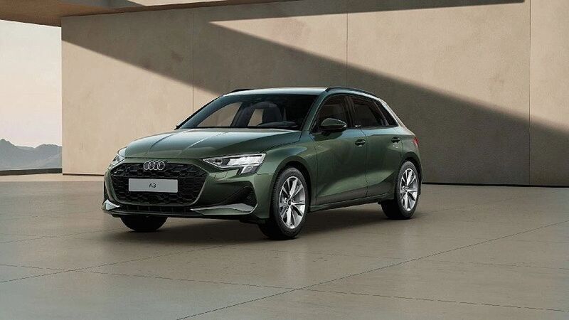 Grün Gebraucht 2024 Audi A3 Sportback Advanced Limousine | 36.889 € (Etwas zu teuer) - Bild 1/4