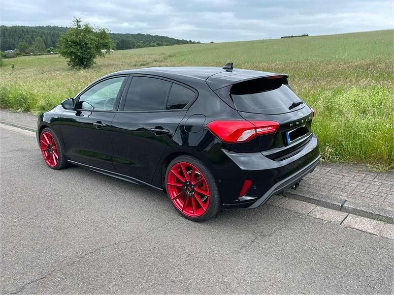 Gebraucht Ford Focus ST-Line 150 PS (110 kW) 2020 Schwarz Limousine