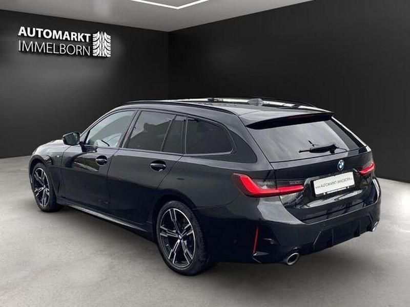 Gebraucht BMW 320 M Sport 190 PS (139 kW) 2023 Black sapphire metallic (metallic) Kombi
