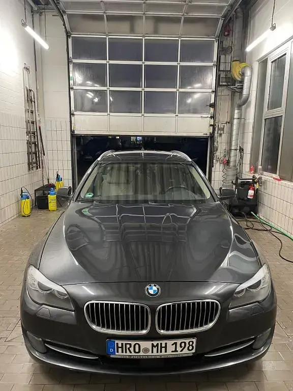 Gebraucht BMW 530 245 PS (180 kW) 2010 Grau Kombi