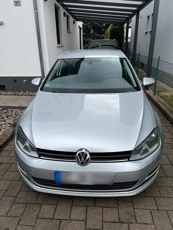 Silber Gebraucht 2016 VW Golf VII Limousine | 5.950 € - Bild 1/4