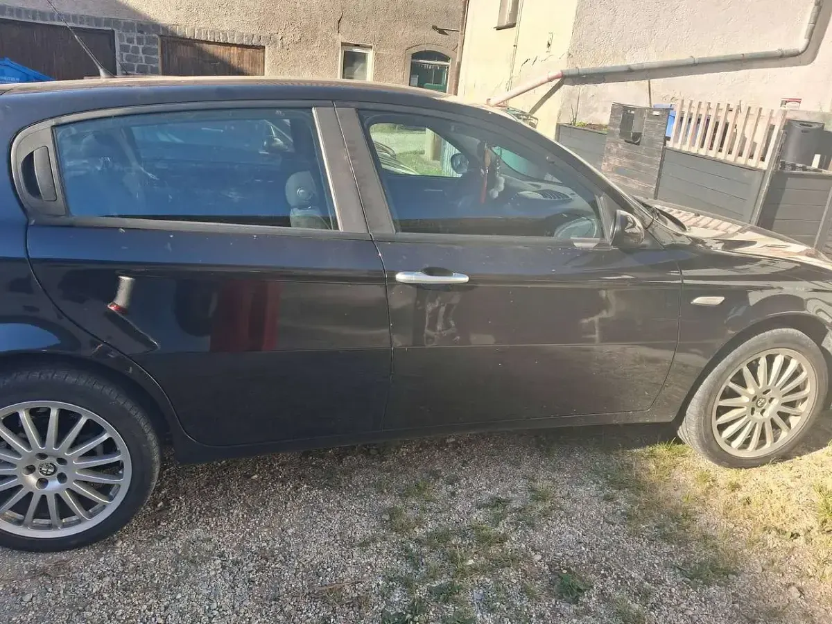 Gebraucht Alfa Romeo 147 120 PS (88 kW) 2008 Schwarz Kleinwagen