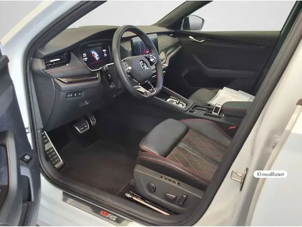 Gebraucht Skoda Octavia RS 245 PS (180 kW) 2024 Moonweiß perleffekt Kombi