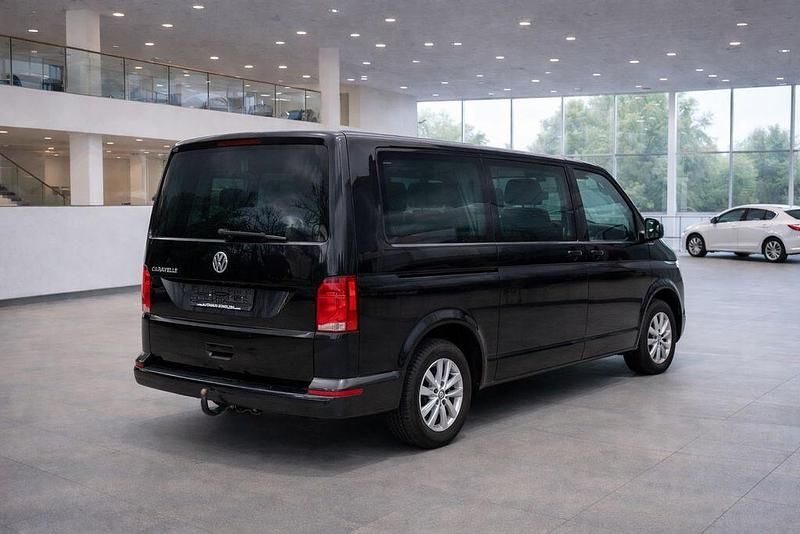 Gebraucht VW Caravelle Comfortline 150 PS (110 kW) 2021 Deep black perleffekt Van / Kleinbus