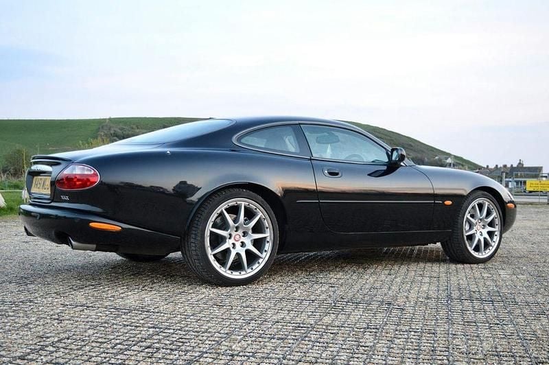 Gebraucht Jaguar XKR 370 PS (272 kW) 2002 Schwarz Coupé