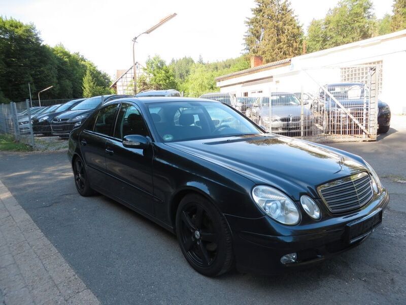 Second-hand Mercedes E240 177 CP (130 kW) 2002 Albastru Berlinǎ