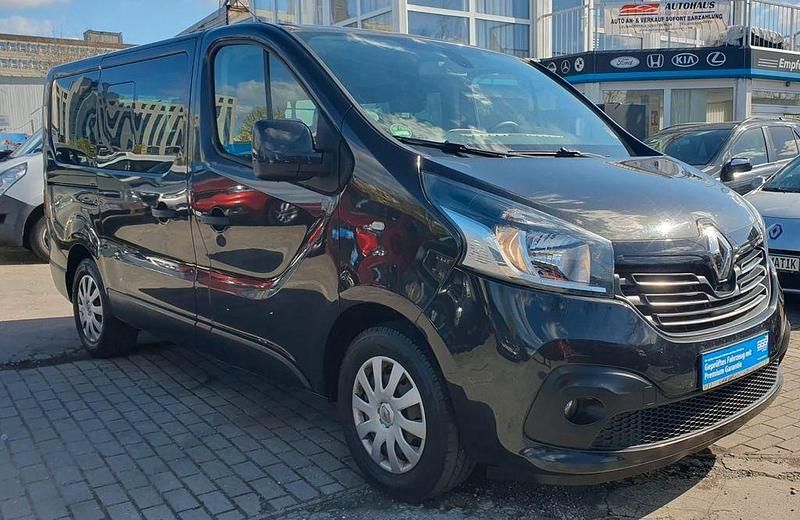 Second-hand Renault Trafic Expression 125 CP (91 kW) 2016 Negru Monovolum