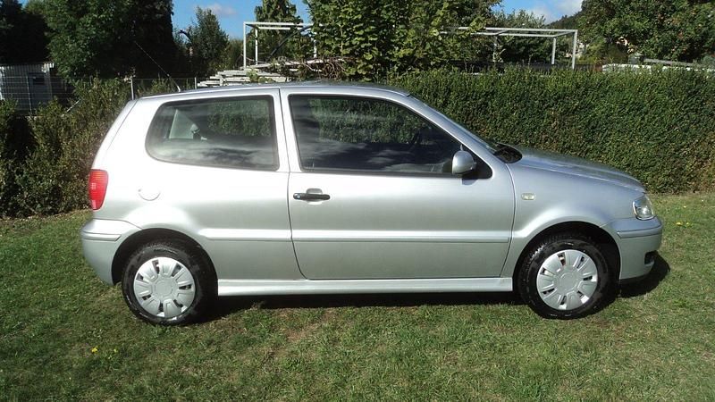 Silber Gebraucht 2000 VW Polo Kleinwagen | 999 € (Fairer Preis) - Bild 1/4