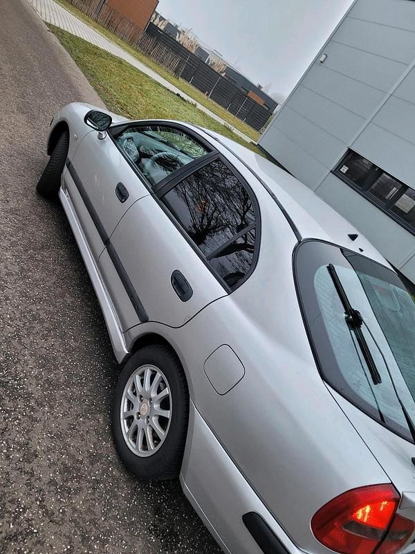 Gebraucht Mitsubishi Carisma 103 PS (75 kW) 2002 Silber Limousine