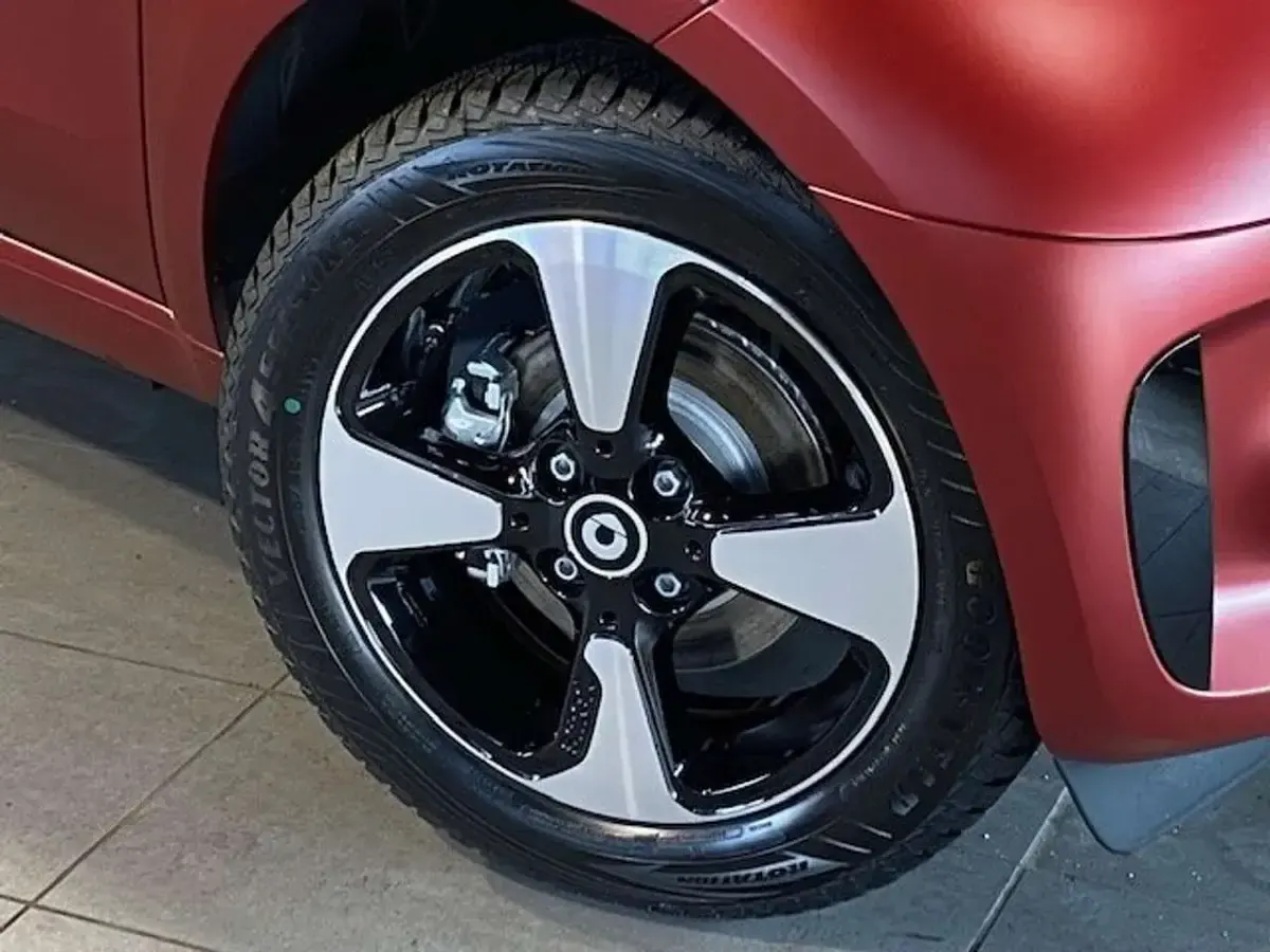 Gebraucht Smart ForTwo Electric Drive Passion 60 kW (82 PS) 2023 Bodypanels in carmine red (mat Coupé