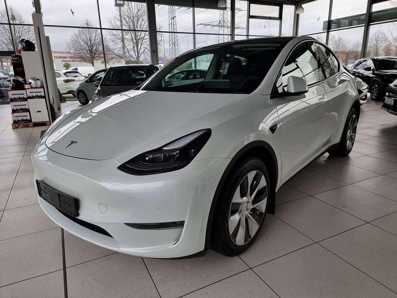 Weiß Gebraucht 2023 Tesla Model Y SUV | 34.820 € (Superpreis) - Bild 1/4