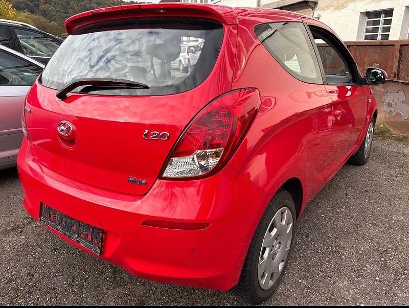 Gebraucht Hyundai i20 Classic 86 PS (63 kW) 2014 Rot Kleinwagen