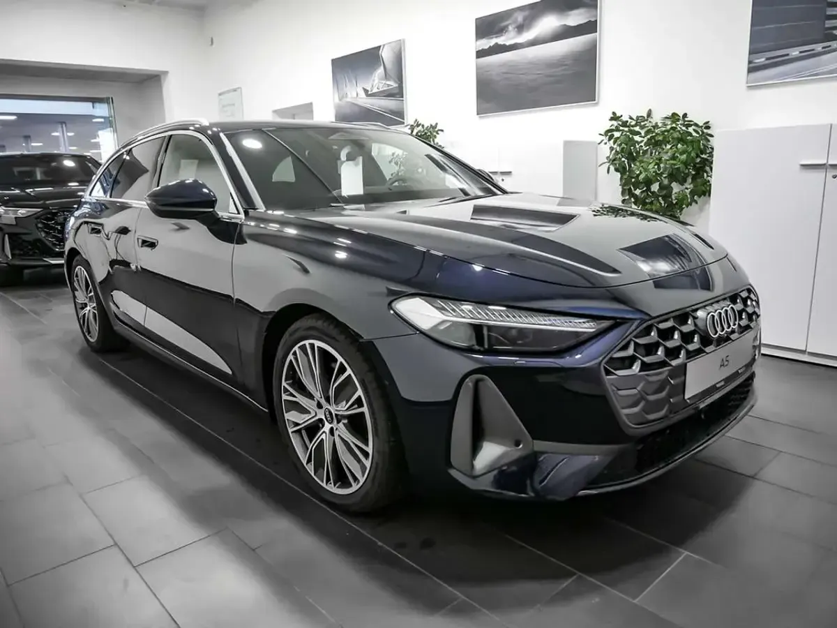 Gebraucht Audi A5 Ambiente 204 PS (150 kW) 2025 Firmamentblau Kombi