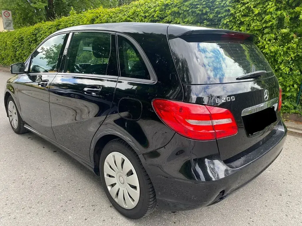 Używany Mercedes B200 156 KM (114 kW) 2012 Czarny Minivan
