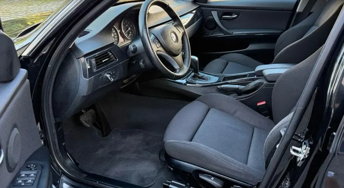 Gebraucht BMW 325 218 PS (160 kW) 2008 Schwarz Kombi