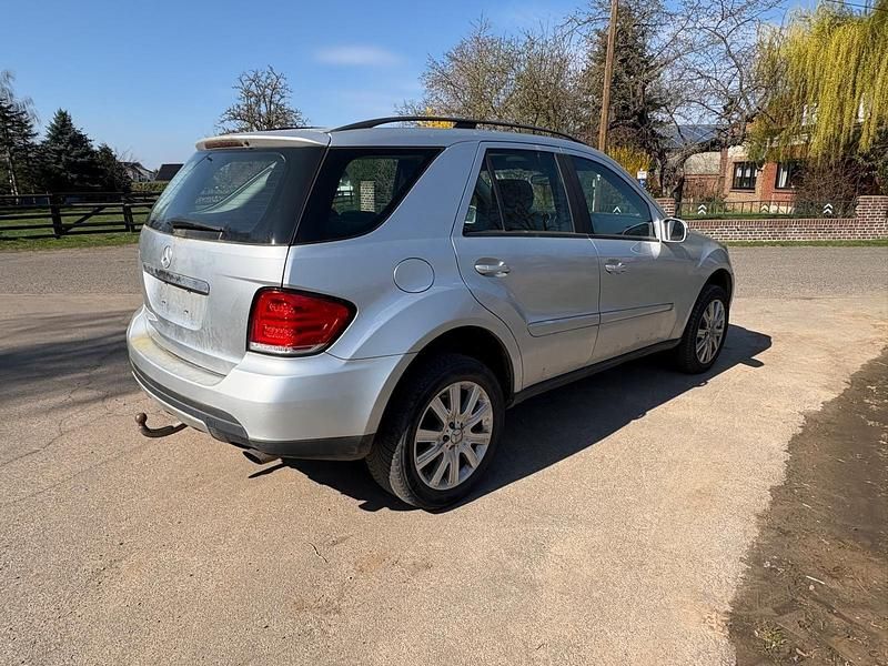 Gebraucht Mercedes ML280 190 PS (139 kW) 2006 Silber SUV