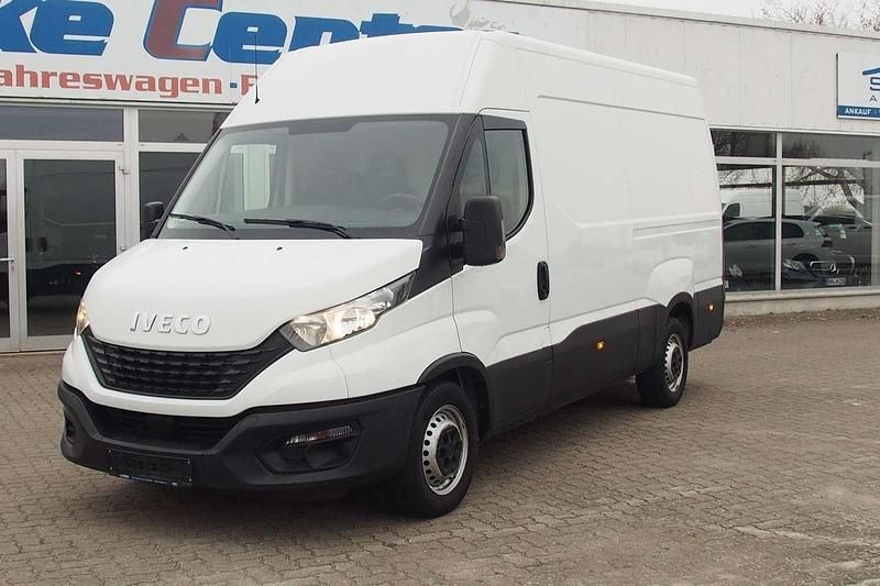 Gebraucht Iveco Daily 155 PS (114 kW) 2022 Weiß Limousine