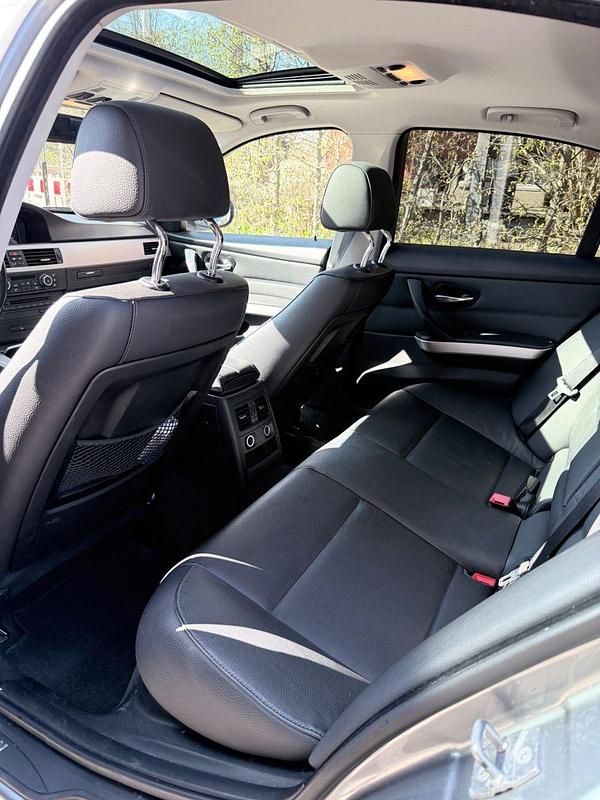 Gebraucht BMW 318 143 PS (105 kW) 2009 Grau Limousine