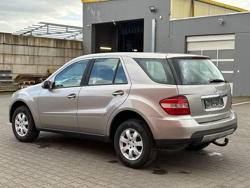 Gebraucht Mercedes ML320 224 PS (164 kW) 2005 Grau SUV