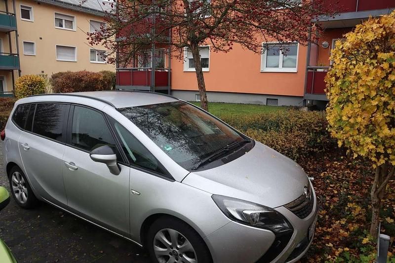 Silber Gebraucht 2013 Opel Zafira Tourer Selection Van / Kleinbus | 7.200 € (Etwas zu teuer) - Bild 1/4