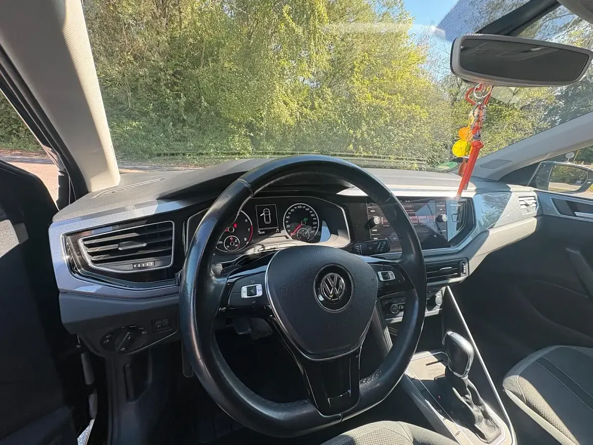 Gebraucht VW Polo 90 PS (66 kW) 2018 Schwarz Kleinwagen