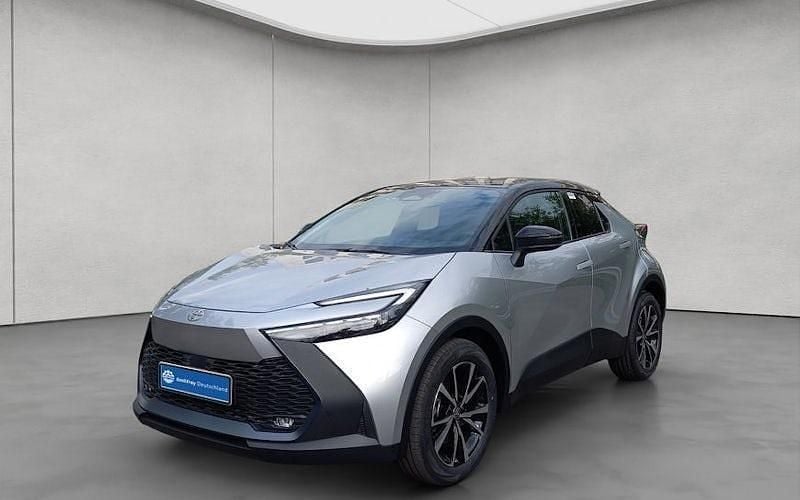 Shimmering silver metallic/schwa Neu 2025 Toyota C-HR SUV | 34.990 € (Superpreis) - Bild 1/4