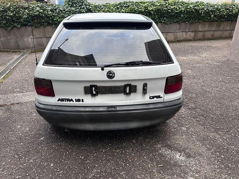 Gebraucht Opel Astra 90 PS (66 kW) 1992 Weiß Kleinwagen