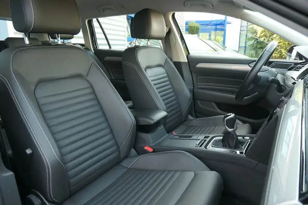 Gebraucht VW Passat Sport 150 PS (110 kW) 2022 Schwarz Kombi