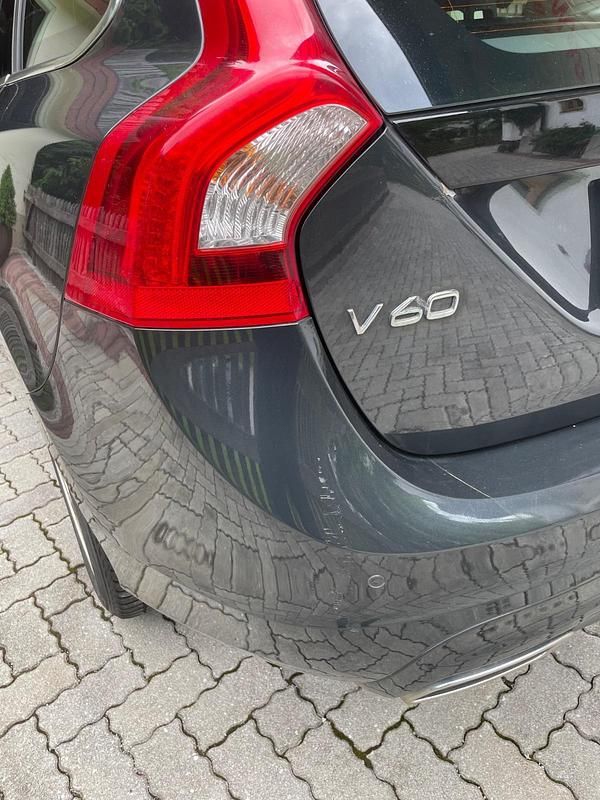 Gebraucht Volvo V60 190 PS (139 kW) 2017 Grau Kombi