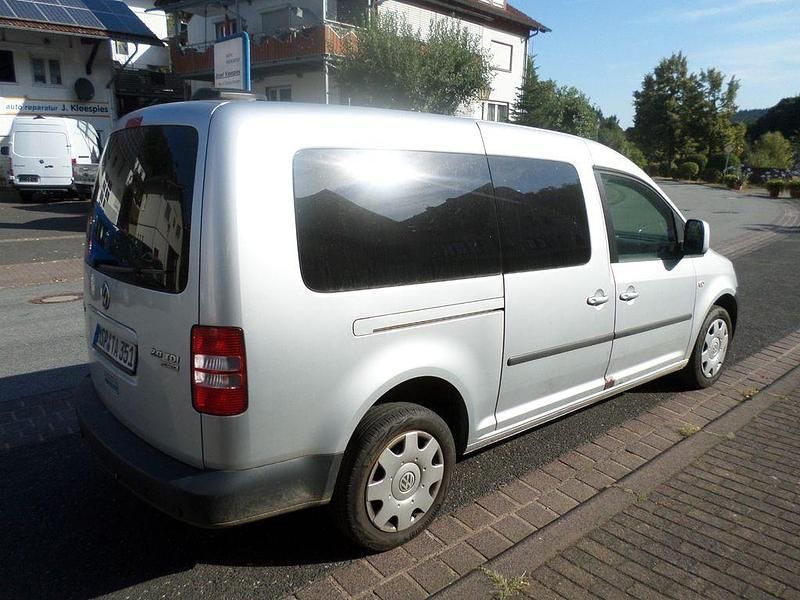 Gebraucht VW Caddy Maxi Trendline 110 PS (80 kW) 2011 Silber Van / Kleinbus